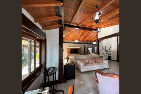 Casa de condomínio para alugar com 320m², 5 quartos e 4 vagasSala