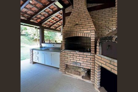 Casa de condomínio para alugar com 320m², 5 quartos e 4 vagasÁrea externa