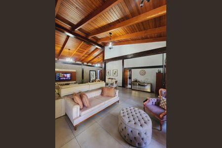 Casa de condomínio para alugar com 320m², 5 quartos e 4 vagasSala