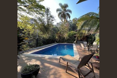 Casa de condomínio para alugar com 320m², 5 quartos e 4 vagasÁrea externa