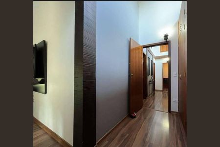 Casa de condomínio para alugar com 320m², 5 quartos e 4 vagasCorredor