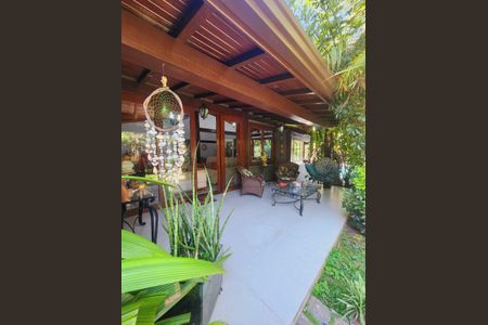 Casa de condomínio para alugar com 320m², 5 quartos e 4 vagasÁrea externa