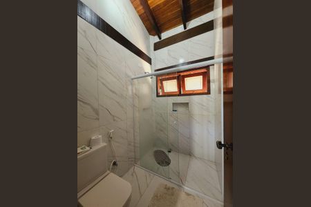 Casa de condomínio para alugar com 320m², 5 quartos e 4 vagasBanheiro