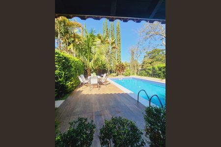 Casa de condomínio para alugar com 320m², 5 quartos e 4 vagasÁrea externa