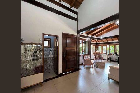 Casa de condomínio para alugar com 320m², 5 quartos e 4 vagasSala