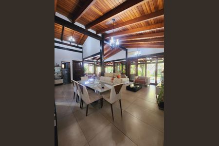 Casa de condomínio para alugar com 320m², 5 quartos e 4 vagasSala