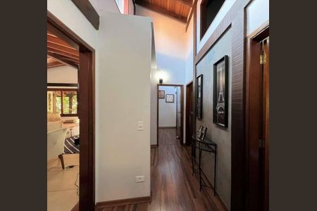 Casa de condomínio para alugar com 320m², 5 quartos e 4 vagasCorredor