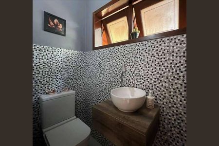 Casa de condomínio para alugar com 320m², 5 quartos e 4 vagasBanheiro