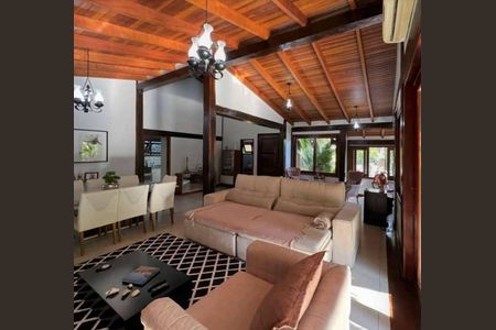 Casa de condomínio para alugar com 320m², 5 quartos e 4 vagasSala