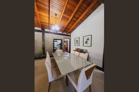 Casa de condomínio para alugar com 320m², 5 quartos e 4 vagasSala