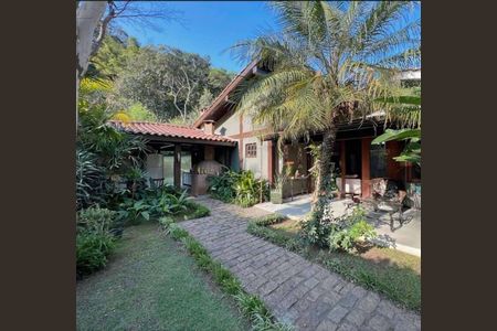 Casa de condomínio para alugar com 320m², 5 quartos e 4 vagasÁrea externa