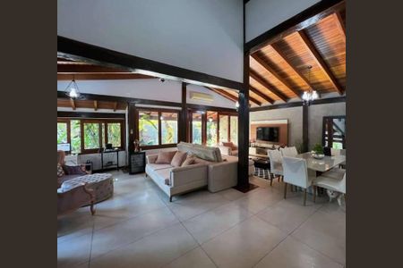 Casa de condomínio para alugar com 320m², 5 quartos e 4 vagasSala