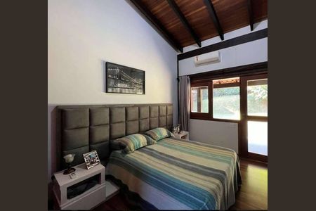 Casa de condomínio para alugar com 320m², 5 quartos e 4 vagasQuarto