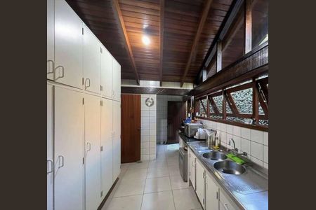 Casa de condomínio para alugar com 320m², 5 quartos e 4 vagasCozinha
