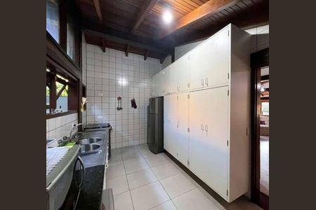 Casa de condomínio para alugar com 320m², 5 quartos e 4 vagasCozinha