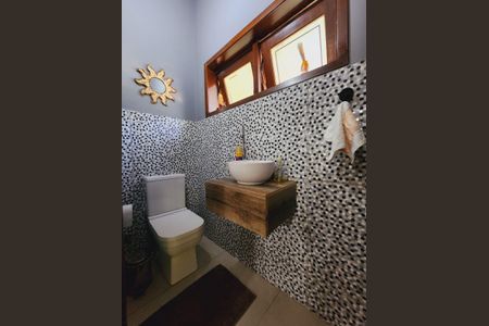 Casa de condomínio para alugar com 320m², 5 quartos e 4 vagasBanheiro