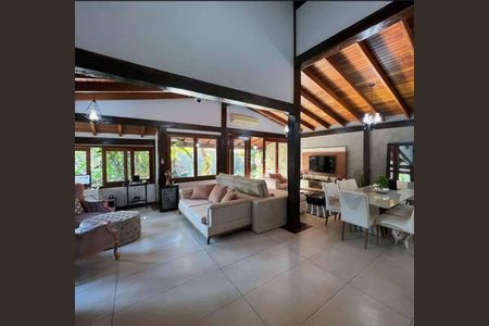 Casa de condomínio para alugar com 320m², 5 quartos e 4 vagasSala