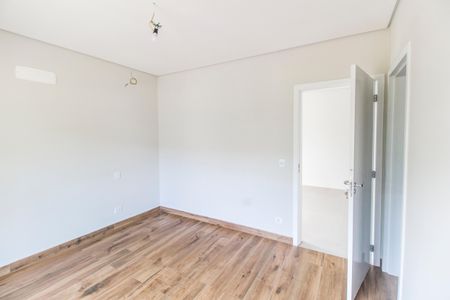 Casa de condomínio à venda com 510m², 4 quartos e 6 vagasSuíte 2