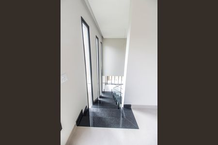 Casa de condomínio à venda com 510m², 4 quartos e 6 vagasEscada