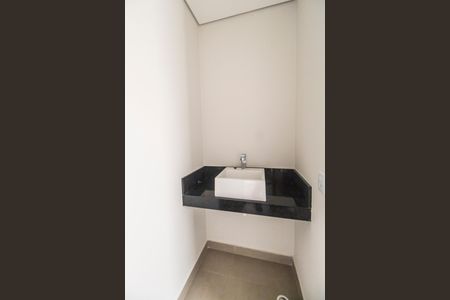 Casa de condomínio à venda com 510m², 4 quartos e 6 vagasBanheiro da Suíte