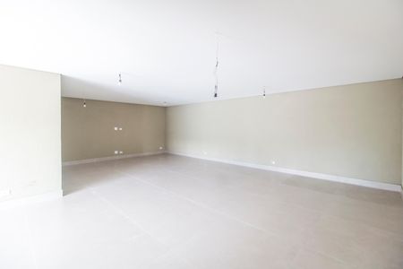 Casa de condomínio à venda com 510m², 4 quartos e 6 vagasÁrea comum - Salão de festas