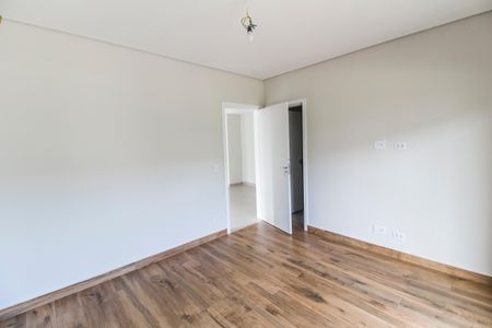 Casa de condomínio à venda com 510m², 4 quartos e 6 vagasSuíte 2