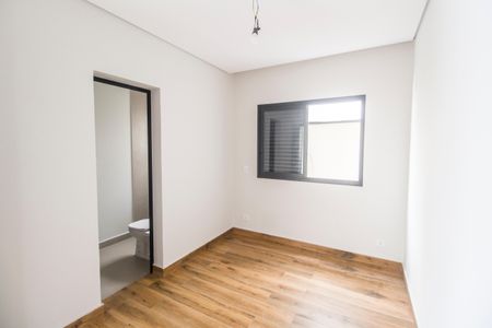 Casa de condomínio à venda com 510m², 4 quartos e 6 vagasSuíte 5