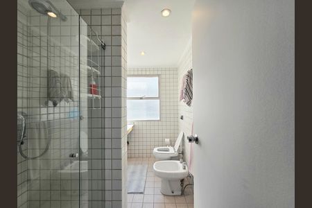 Apartamento para alugar com 110m², 3 quartos e 1 vaga Apartamento para alugar com 110m², 3 quartos e 1 vagaBanheiro da Suíte
