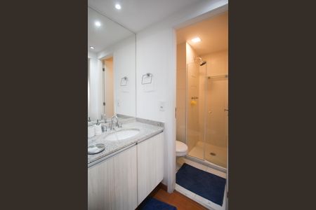 Banheiro de apartamento para alugar com 1 quarto, 50m² em Campo Belo, São Paulo