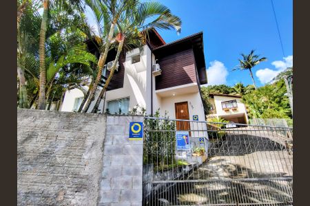 Casa de condomínio para alugar com 80m², 2 quartos e 1 vaga Casa de condomínio para alugar com 80m², 2 quartos e 1 vagaFachada