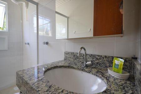 Casa de condomínio para alugar com 80m², 2 quartos e 1 vaga Casa de condomínio para alugar com 80m², 2 quartos e 1 vagaBanheiro da Suíte 2