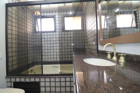 Apartamento para alugar com 180m², 3 quartos e 4 vagasBanheiro 3