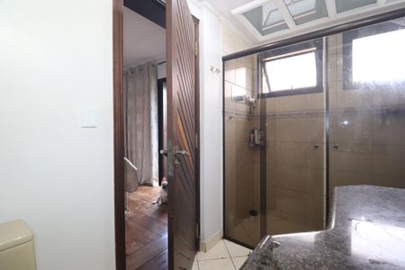 Apartamento para alugar com 180m², 3 quartos e 4 vagasBanheiro Quarto 1 suíte