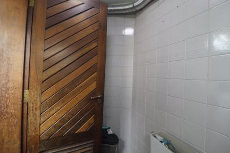 Apartamento para alugar com 180m², 3 quartos e 4 vagasBanheiro de serviço