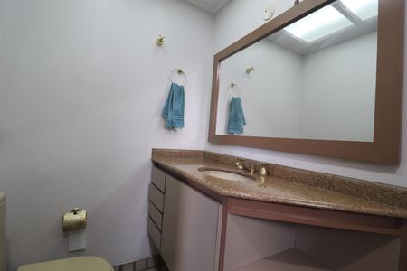 Apartamento para alugar com 180m², 3 quartos e 4 vagasBanheiro Quarto 2 suíte