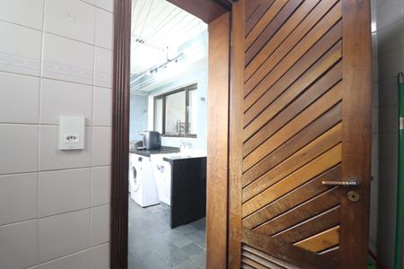 Apartamento para alugar com 180m², 3 quartos e 4 vagasBanheiro de serviço