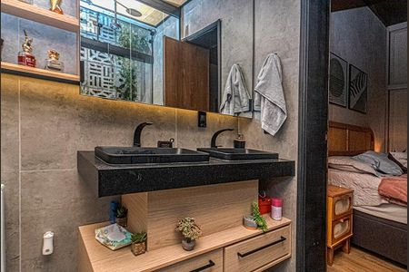 banheiro na suíte 2_3 de casa à venda com 2 quartos, 150m² em Aclimação, São Paulo