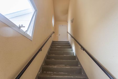 Apartamento à venda com 47m², 2 quartos e 1 vagaEscada entrada 