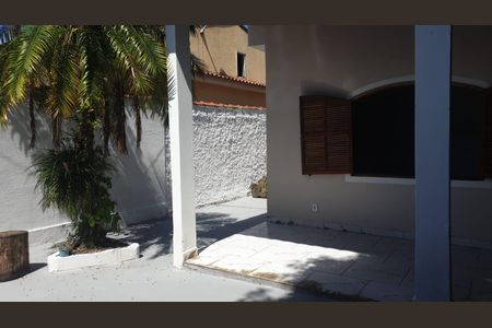 Casa para alugar com 96m², 2 quartos e 1 vaga Casa para alugar com 96m², 2 quartos e 1 vagaVaranda