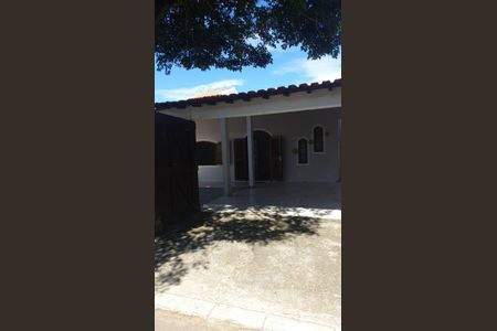 Casa para alugar com 96m², 2 quartos e 1 vaga Casa para alugar com 96m², 2 quartos e 1 vagaVaranda
