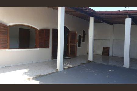 Casa para alugar com 96m², 2 quartos e 1 vaga Casa para alugar com 96m², 2 quartos e 1 vagaVaranda