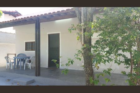 Casa para alugar com 96m², 2 quartos e 1 vaga Casa para alugar com 96m², 2 quartos e 1 vagaFachada