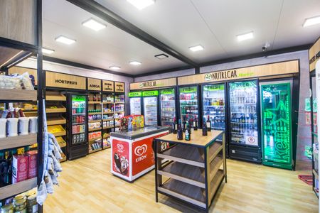 Casa de condomínio para alugar com 360m², 2 quartos e 6 vagas Casa de condomínio para alugar com 360m², 2 quartos e 6 vagasMercado