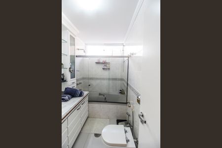 Casa de condomínio para alugar com 360m², 2 quartos e 6 vagas Casa de condomínio para alugar com 360m², 2 quartos e 6 vagasBanheiro da Suíte