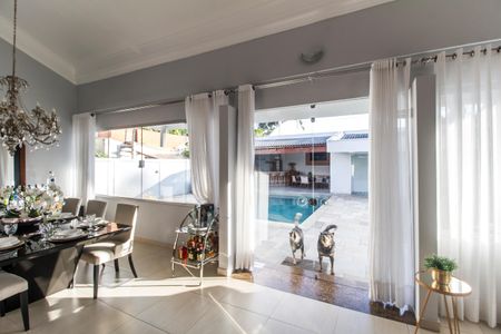 Casa de condomínio para alugar com 360m², 2 quartos e 6 vagas Casa de condomínio para alugar com 360m², 2 quartos e 6 vagasSala