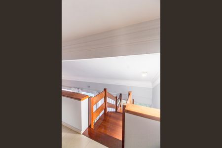 Casa de condomínio para alugar com 360m², 2 quartos e 6 vagas Casa de condomínio para alugar com 360m², 2 quartos e 6 vagasEscada