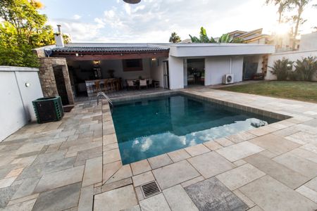 Casa de condomínio para alugar com 360m², 2 quartos e 6 vagas Casa de condomínio para alugar com 360m², 2 quartos e 6 vagasPiscina