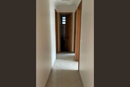 Corredor de apartamento para alugar com 2 quartos, 94m² em Centro, Duque de Caxias