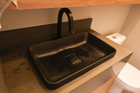 Apartamento à venda com 64m², 2 quartos e 1 vaga Apartamento à venda com 64m², 2 quartos e 1 vagaBanheiro