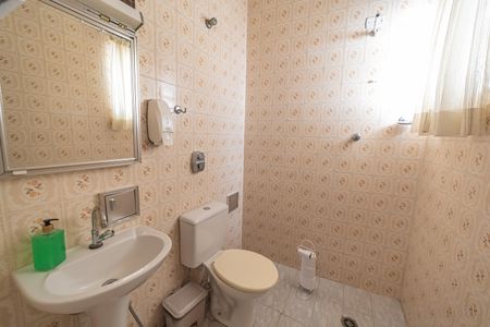 Casa à venda com 195m², 3 quartos e 2 vagasBanheiro